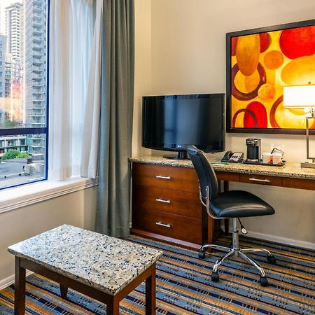 וונקובר Quality Inn & Suites (Adults Only) מראה חיצוני תמונה