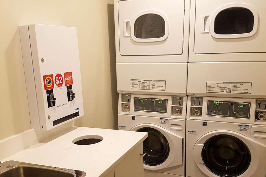 וונקובר Quality Inn & Suites (Adults Only) מראה חיצוני תמונה