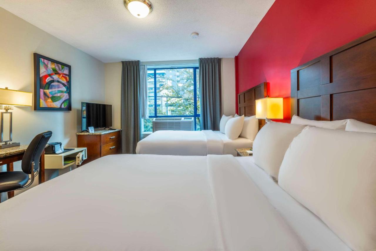 וונקובר Quality Inn & Suites (Adults Only) מראה חיצוני תמונה