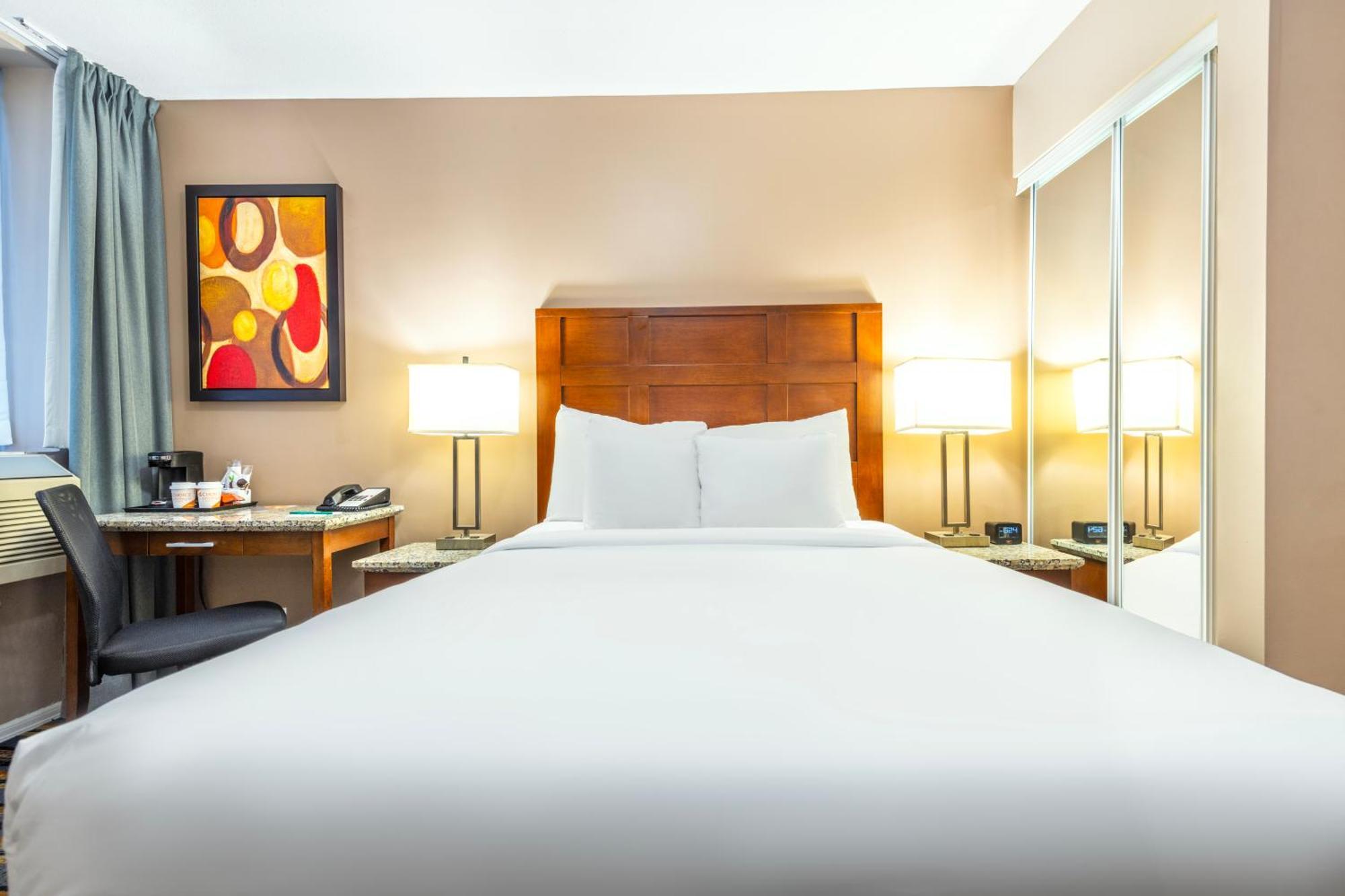 וונקובר Quality Inn & Suites (Adults Only) מראה חיצוני תמונה