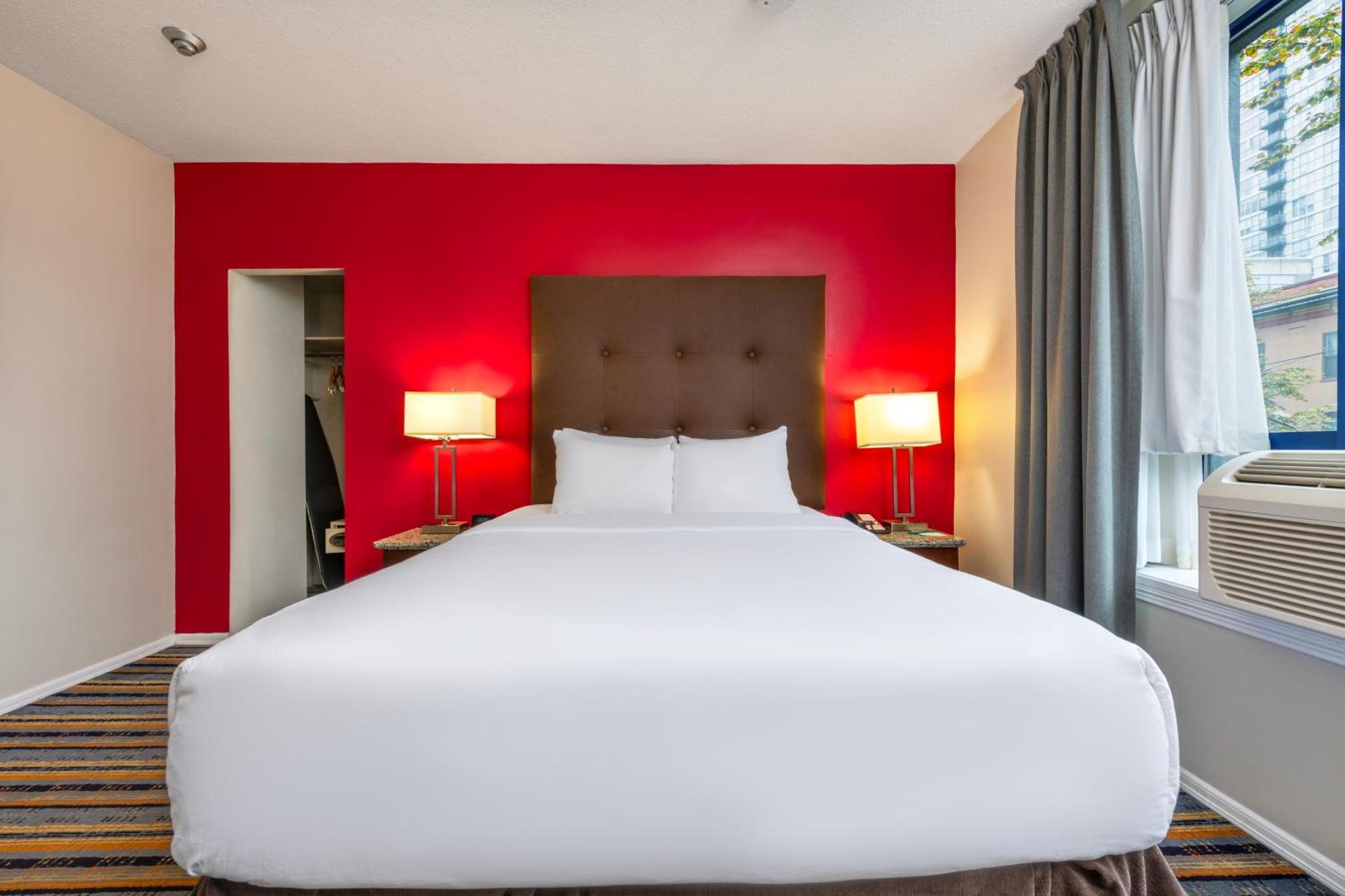 וונקובר Quality Inn & Suites (Adults Only) מראה חיצוני תמונה