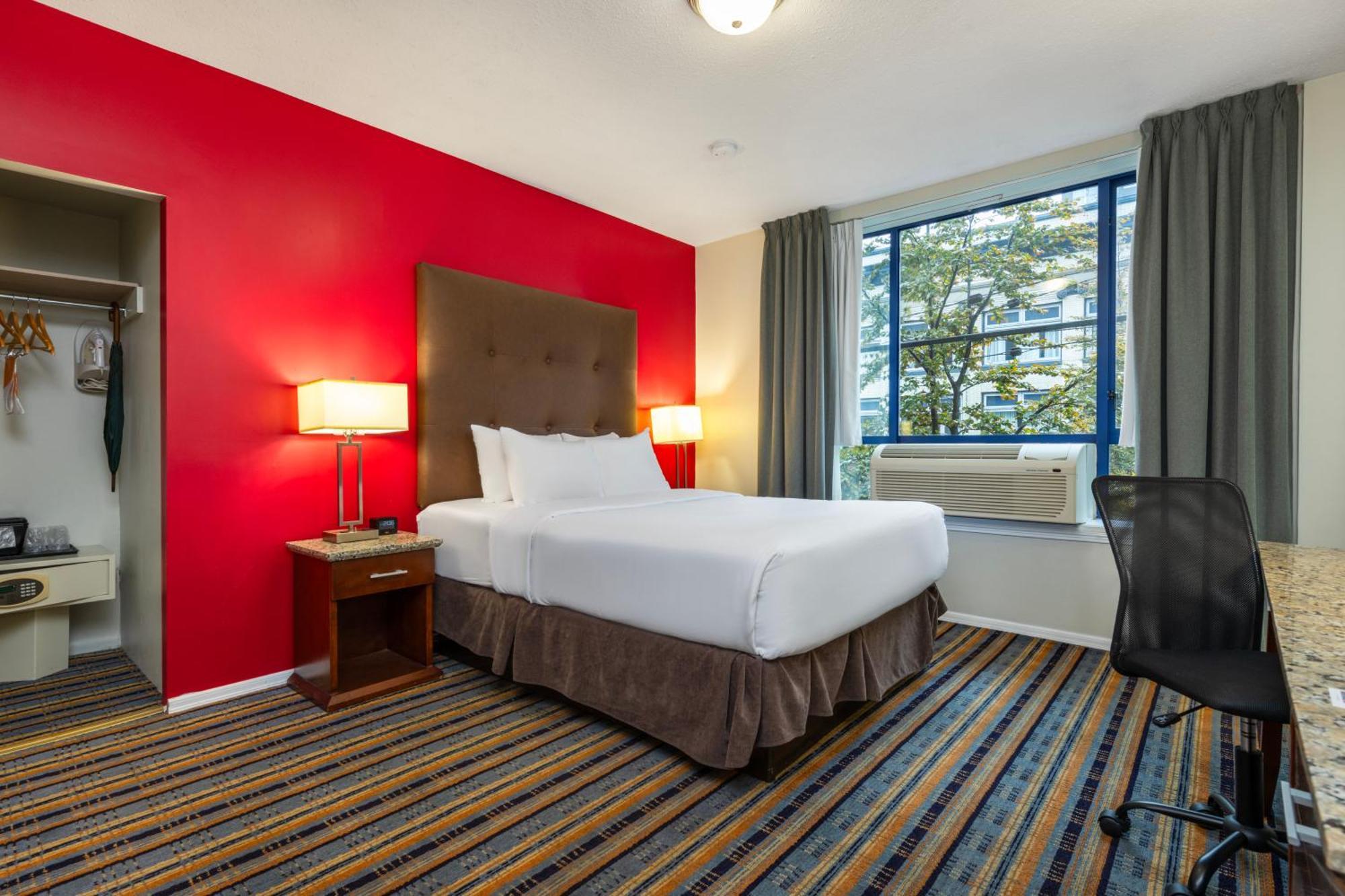 וונקובר Quality Inn & Suites (Adults Only) מראה חיצוני תמונה