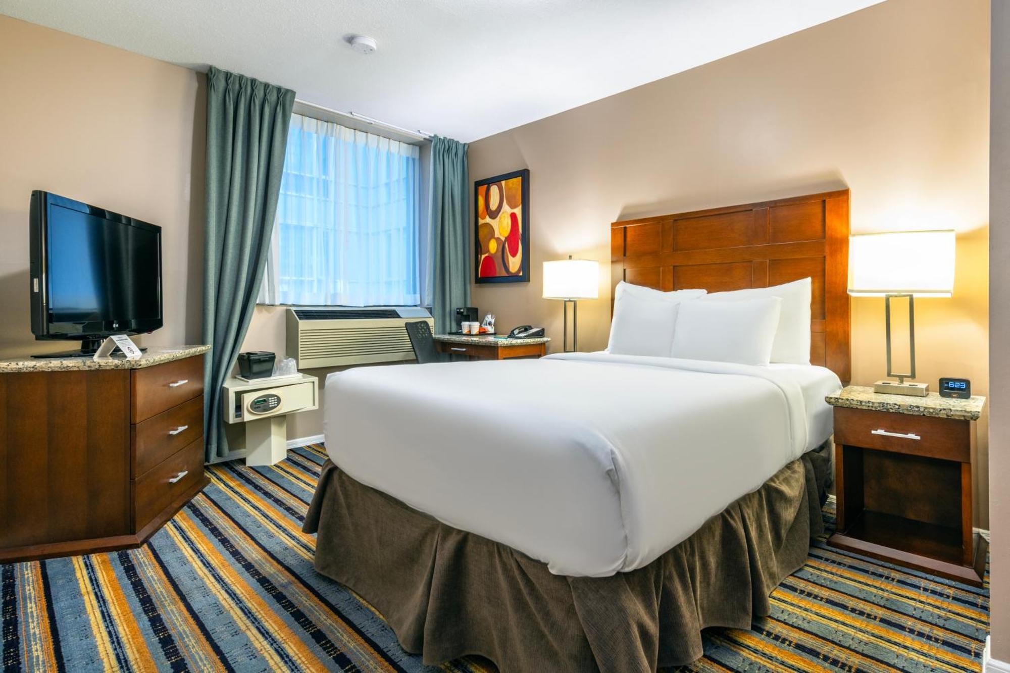 וונקובר Quality Inn & Suites (Adults Only) מראה חיצוני תמונה