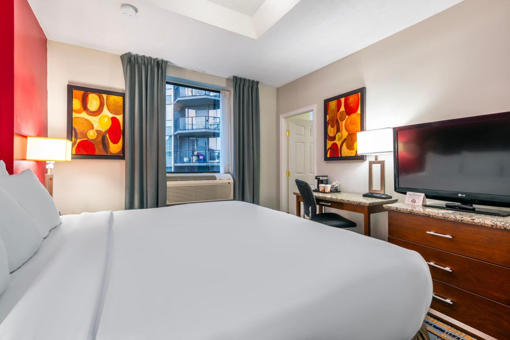 וונקובר Quality Inn & Suites (Adults Only) מראה חיצוני תמונה