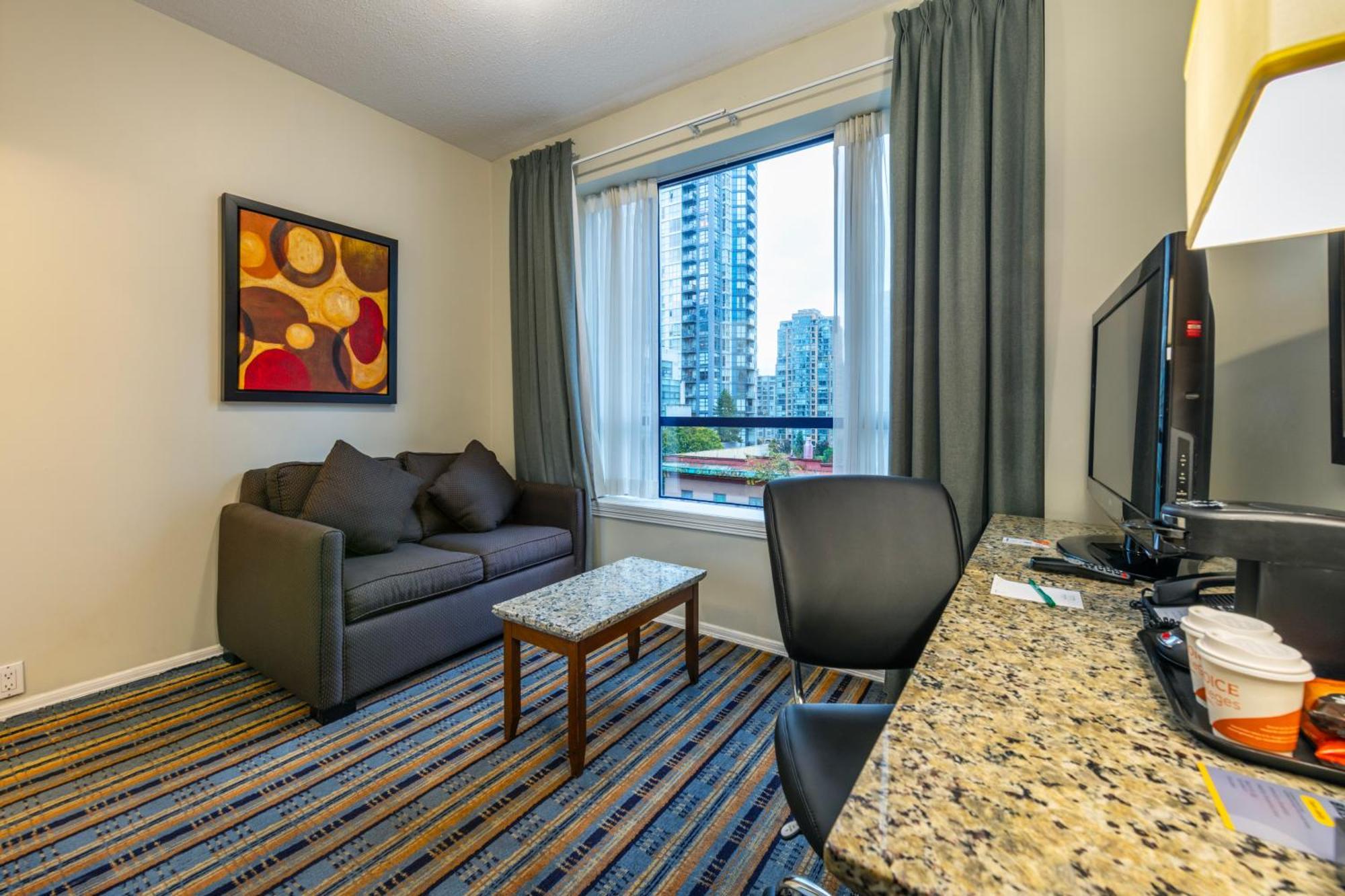 וונקובר Quality Inn & Suites (Adults Only) מראה חיצוני תמונה