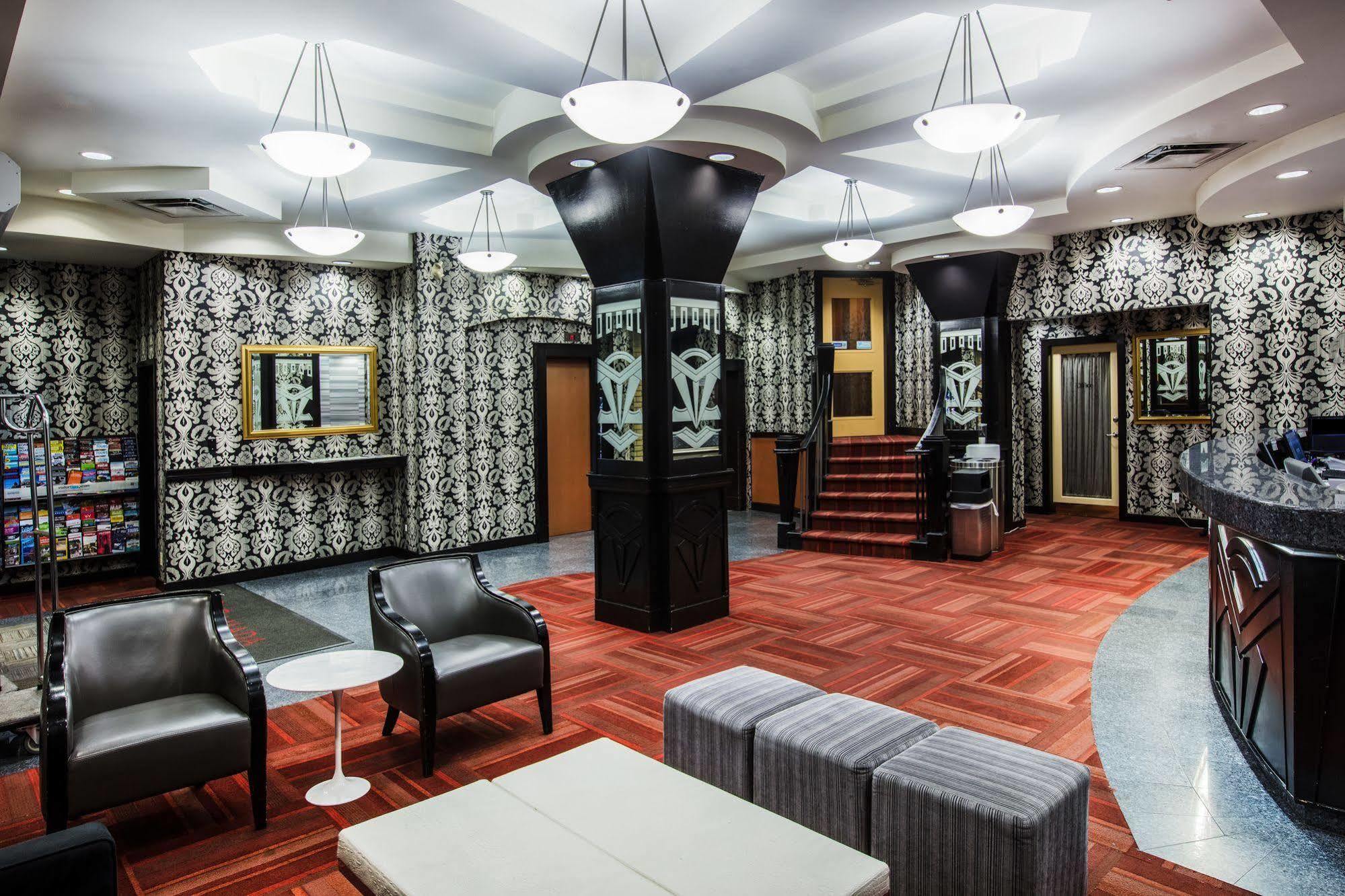וונקובר Quality Inn & Suites (Adults Only) מראה חיצוני תמונה