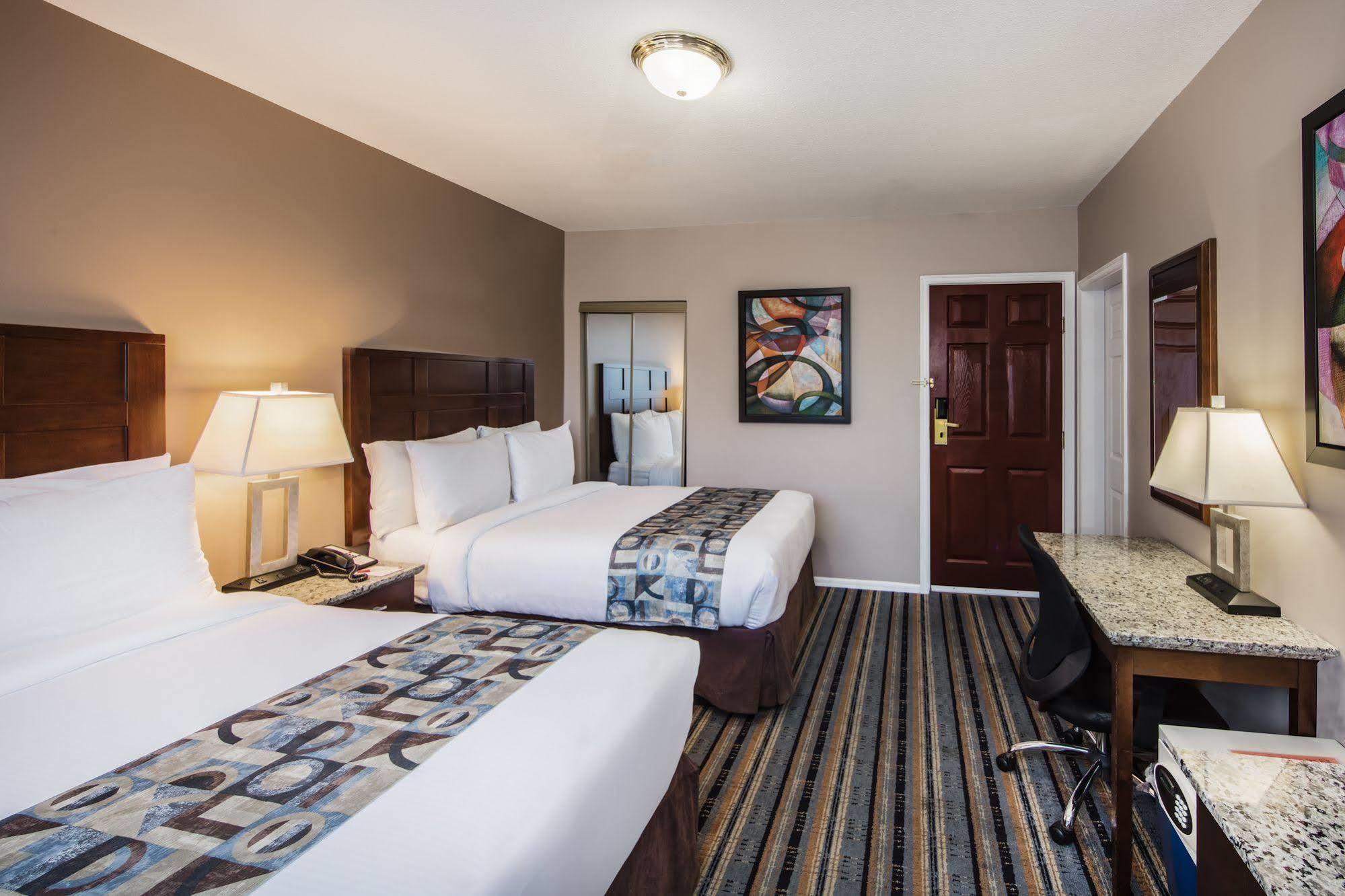 וונקובר Quality Inn & Suites (Adults Only) מראה חיצוני תמונה