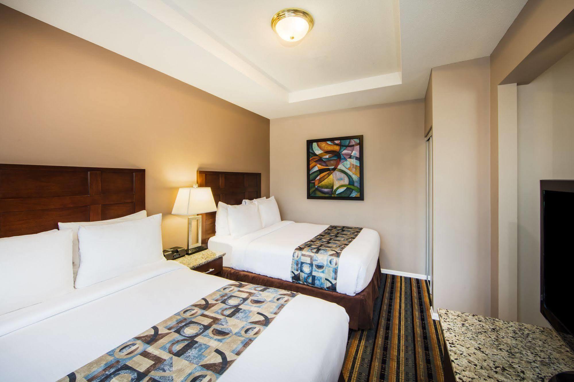 וונקובר Quality Inn & Suites (Adults Only) מראה חיצוני תמונה